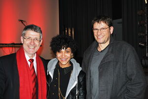 von links: Landrat Michael Busch, Shelly Philipps, Matthias Aust (Vorsitzender des SPD Ortsverein Ahorn)